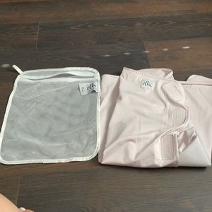 Ollie Swaddle with Mesh Bag. Pink.